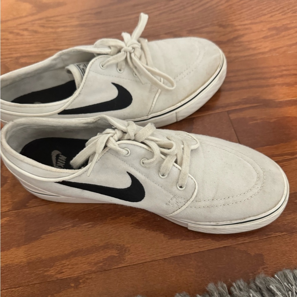 Nike Air Women’s Shoes Size 7